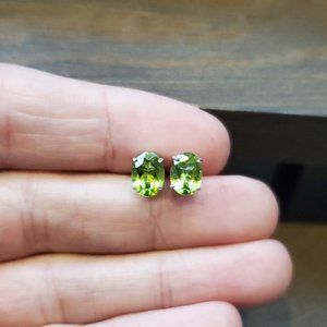 925 Sterling Silver Stunning Oval Peridot Stud Earrings